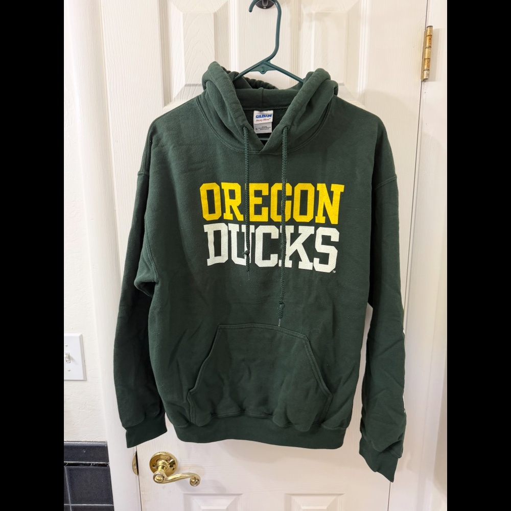 Oregon Ducks Pullover Hoodie Sweatshirt and Reversible Scarf Combo. Size Medium